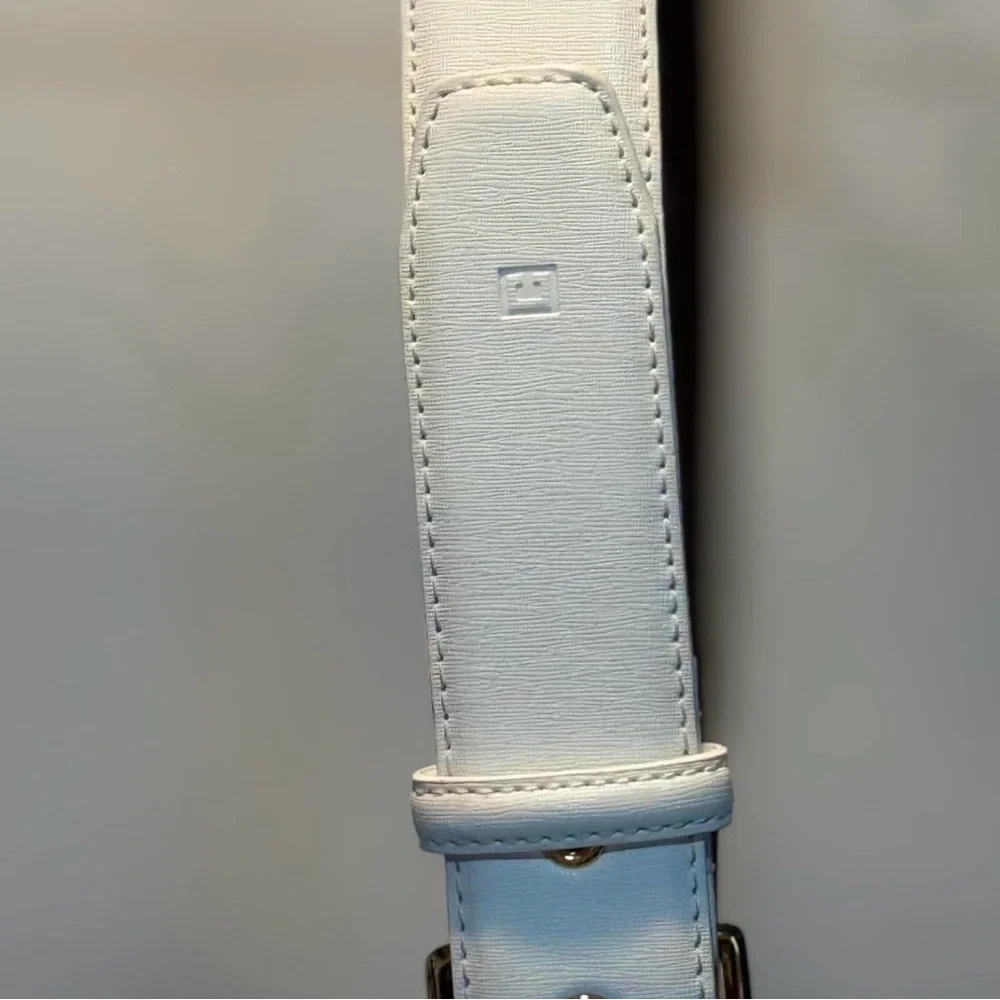 Chaps White Leather Large Belt. 1.25X42”